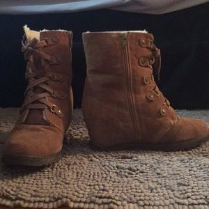 Bearpaw size 10 heeled boots